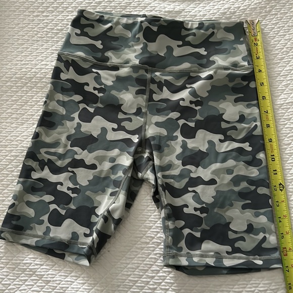 Spiritual Gangster Camo Biker Shorts Size M - Picture 2 of 5